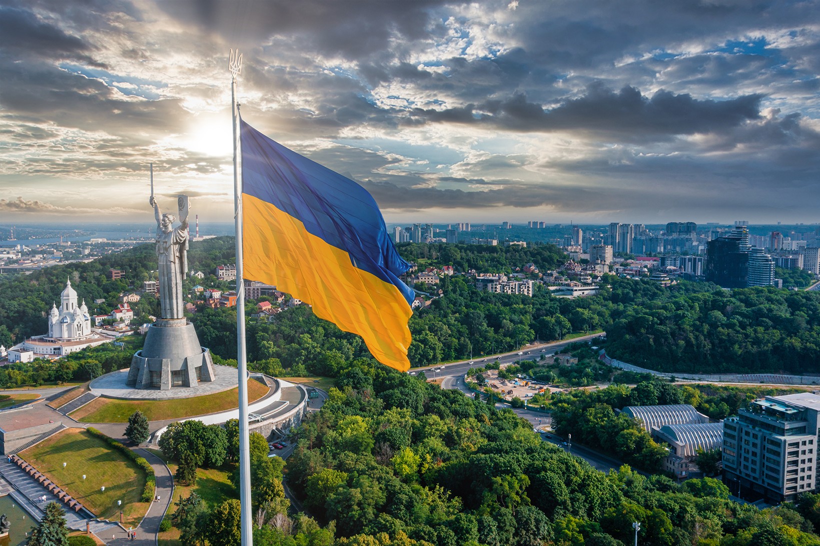 flag-of-ukraine-in-a-circle-vector-41127808.jpg